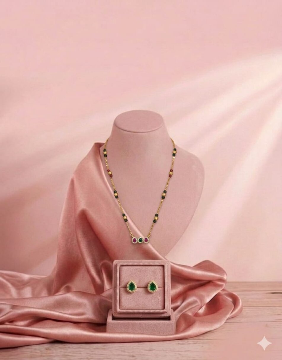 Sanskriti Delicate Pendant Set